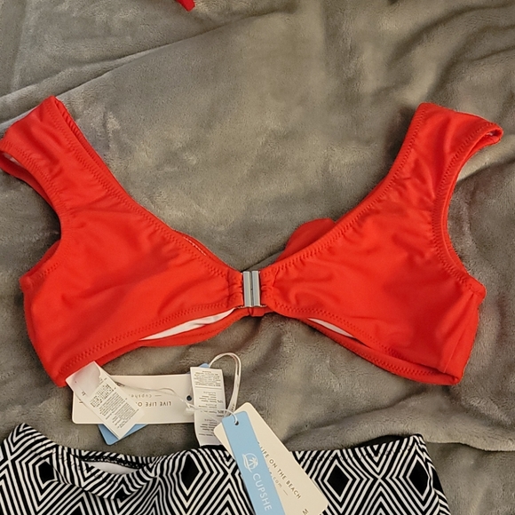 Bikini - Picture 3 of 5